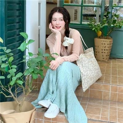 使用下方 20 个影片名，按顺序一一对应，不要改动片名文字，只根据片名和括号内类型提示来虚构全新的故事内容： 无情世家 玩命剧组 拉字至上第二季 反贪风暴3 福尔摩斯与中国女侠 一池到底 最美丽的安排 花轿泪 救难小英雄 黑暗 巴黎艾玛 巨人兽 欢迎来到我的世界 代号021 数码特工 西游记之七十二变 现代文明永不消逝 魁拔之幽弥狂 心动加速 边境毒战